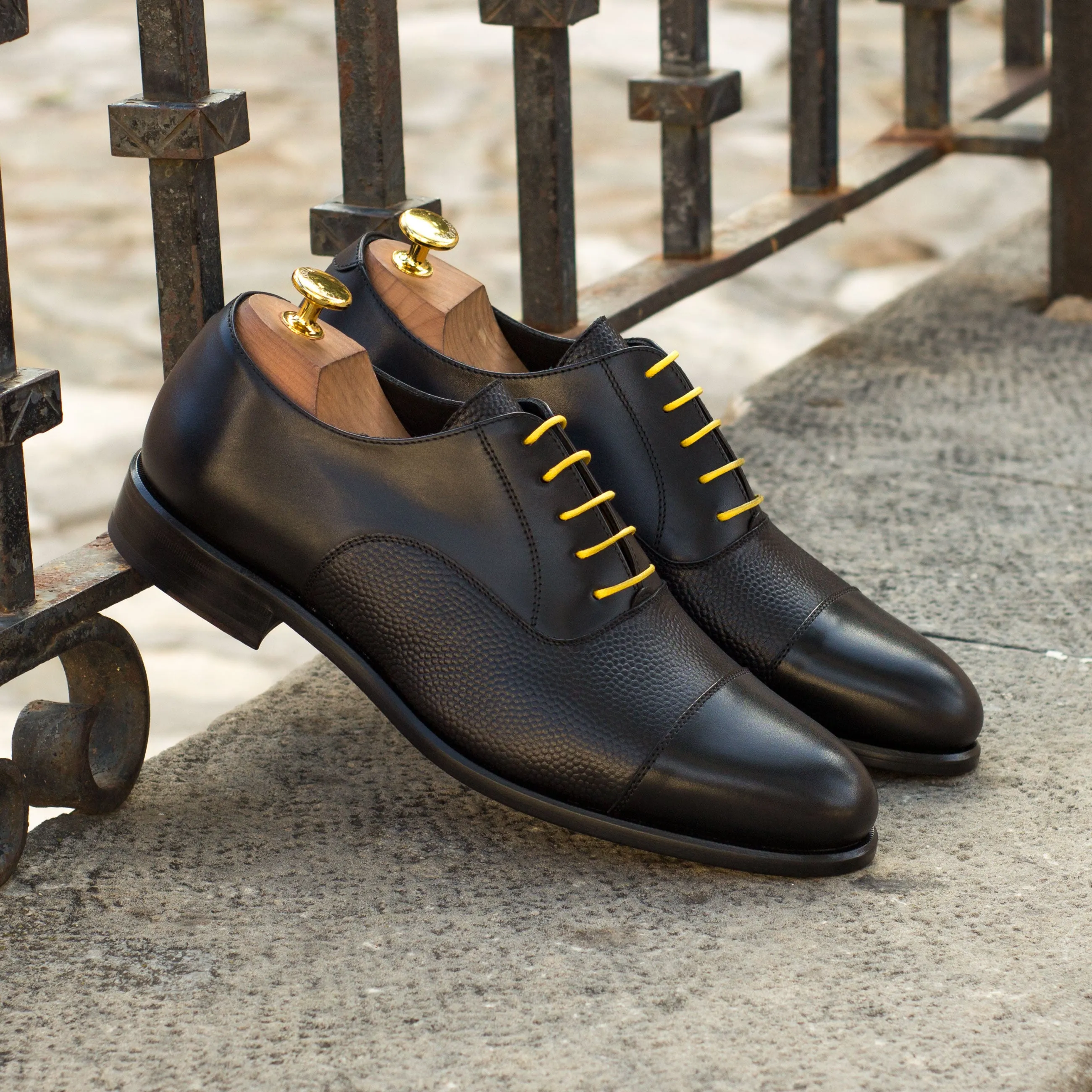 DapperFam Rafael in Black Men's Italian Leather & Italian Pebble Grain Leather Oxford